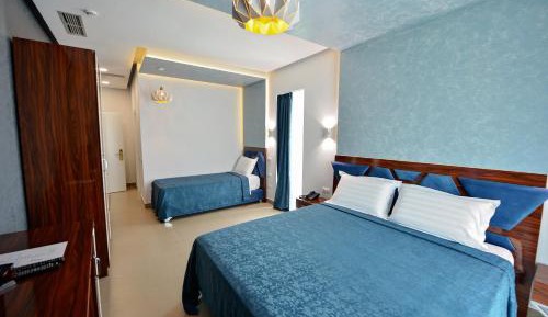Deluxe Family Room