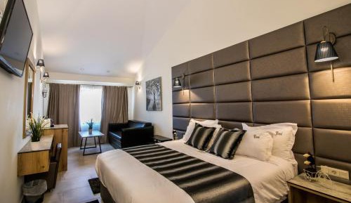 Deluxe Family Room