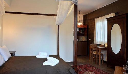 Studio (2 Adults)