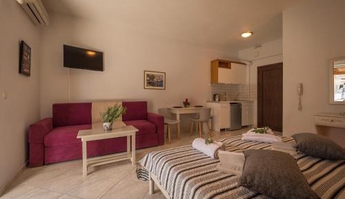 Studio (2 Adults)