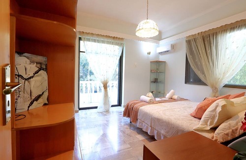 Saronikos House | Best House Secret Garden Home Lagonisi