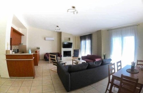 Nees Pagases Apartment | Lucky's Homes - Sunny Beachfront Suite