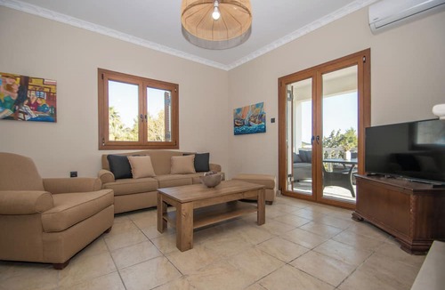 Ayios Kirikos Villa | Adriana Di Levante