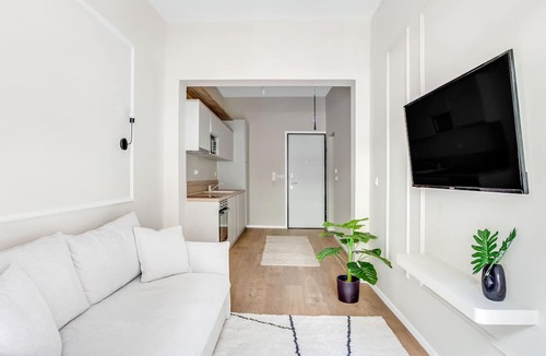Neapoli-Sykies Apartment | Sanders New Town - Inviting 1-bdr Apt w Balcony