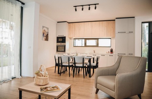 Ishem Villa | Parrot's Home Lalez Bay