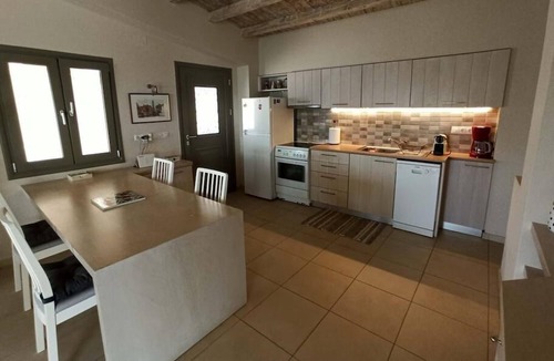 Katsarou House | Eleni's Seaside house for 4, easy beach access