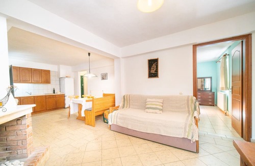 Agios Spyridon Corfu Apartment | Apartment 'Tanjas' with Private Garden, Balcony and Wi-Fi