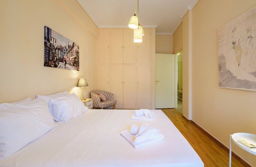 Ampelokipoi Apartment | Cosy 2BR flat - metro station & hospital