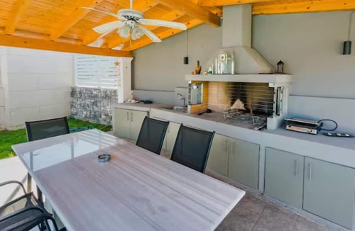Messonghi Villa | 6 Bed Villa - Sleeps 15 - Pets - Pool - Jacuzzi