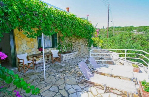 Katsimatika Villa | Dolphin Studio Swimming Pool Walk to Beach Sea Views A C Wifi Car Not Required - 559