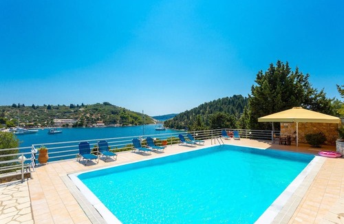 Katsimatika House | Dolphin House Large Private Pool Walk to Beach Sea Views A C Wifi Car Not Required - 557