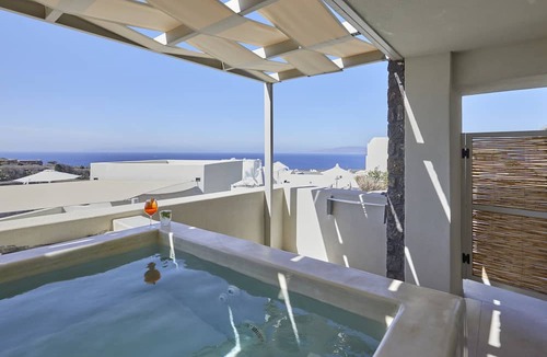 Tholos House | Adorno Oia