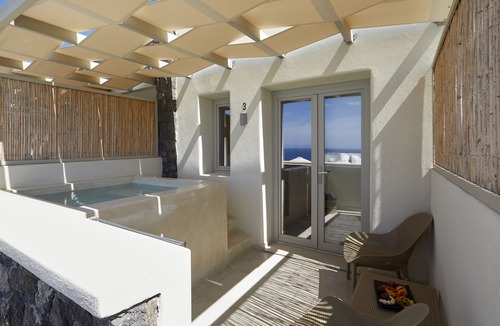 Tholos House | Adorno Oia