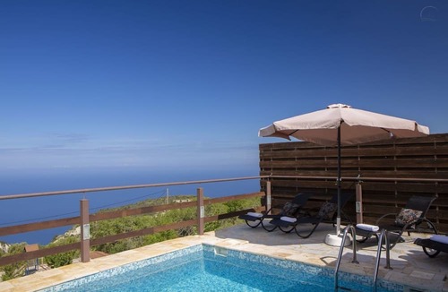 Lefkas House | Nice House in Apollonii with Private Pool