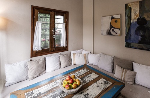 Pagoneri Villa | ILOI’s Villa in peaceful Village w. Private Beach