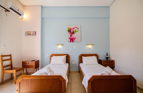 Ios Town House | Almira Inn