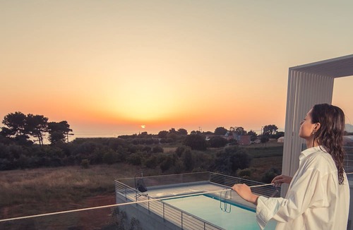 Mytikas House | IO Luxury Pool & Hot Tub Suites