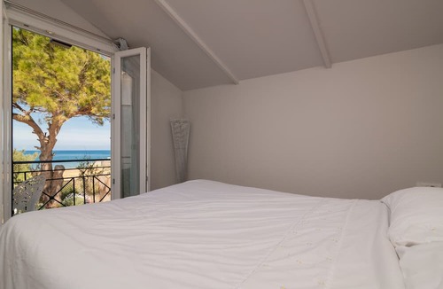 Neromilos House | Sweet Cottage Retreat