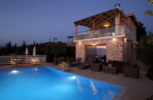 Tsoukaladhes House | Luxury stone villa Angela close to Kathisma