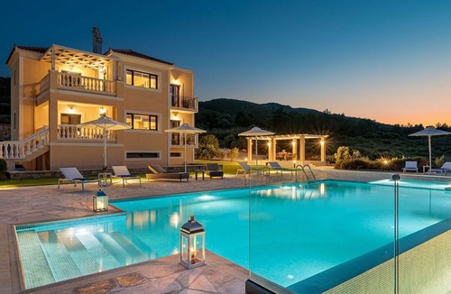 Samos Town Apartment | Beautiful apartment for 4 guests with A/C, WIFI, pool, TV, panoramic view and parking