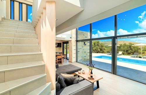 Mathes House | Moonlight Maxima Villa Heated Pool