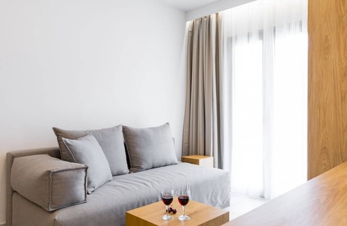 Perama House | V Luxury Suites