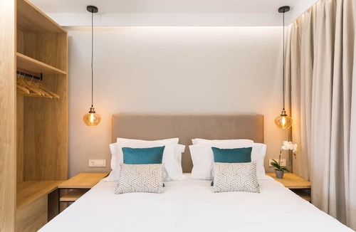 Perama House | V Luxury Suites