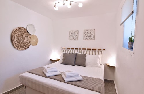 Zefiria Apartment | Little House On The Prairie