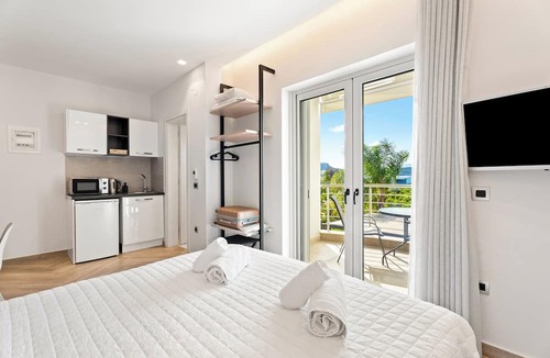 Nea Tirintha House | Frunze Luxury Apartments