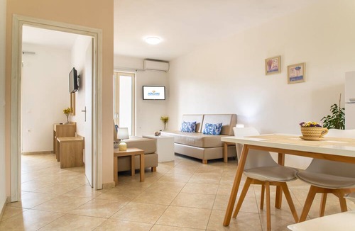 Paralia Kourna House | Argiri Apartments & Suites