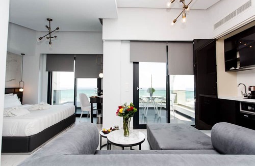 Polichrono Hotel | Crystal villas & suites