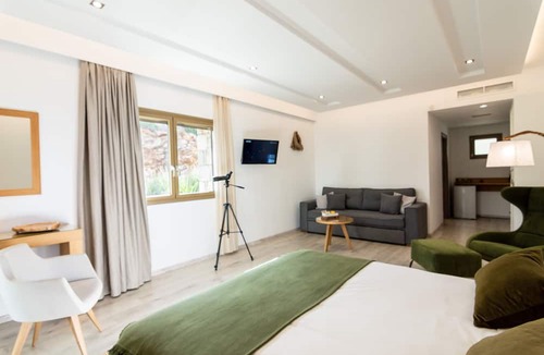 Aipeia Hotel | White Donkey Hotel