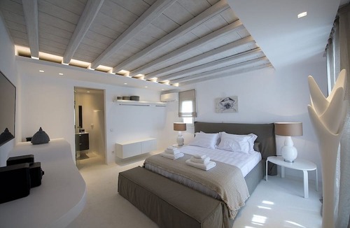 Tourlos Villa | Exquisite Villa, Private Infinity Pool, Fantastic Views to Aegean Sea & Mykonos Town (10 mins drive)