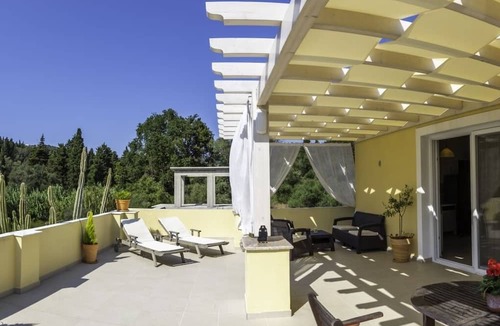 Agios Georgios Pagon House | Miltiadis Apartments