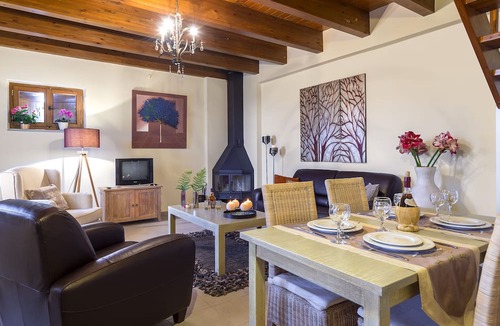 Zourva House | Apirathes