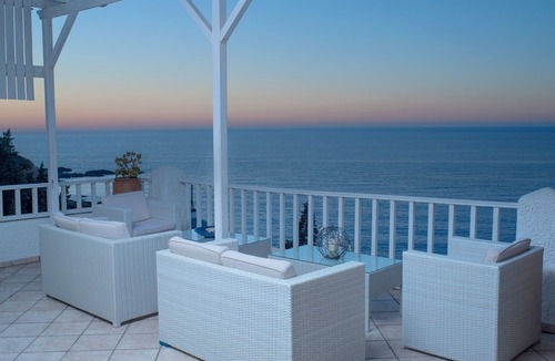 Armenistis Hotel | Cavos Bay Hotel and Studios