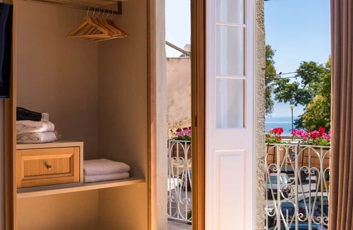 Corfu Town Hotel | Acanthus blue