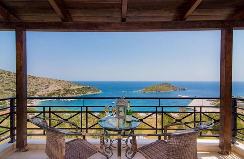 Elation Villa | Beachfront Villa Komis - Panoramic Infinity Blue