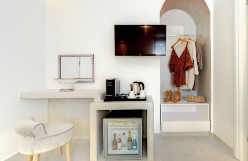 Karterados Hotel | Emerald Collection Suites