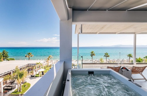 Pefkochori Hotel | Blue Carpet Luxury Suites