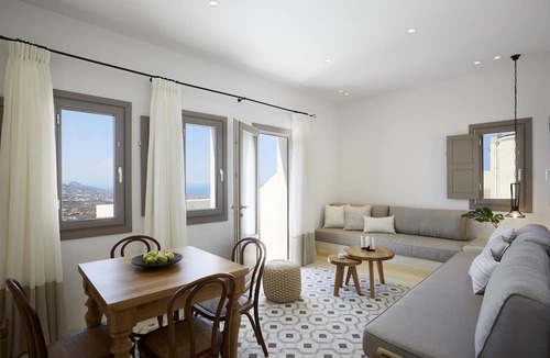 Pyrgos House | White and Co. La Torre Suites