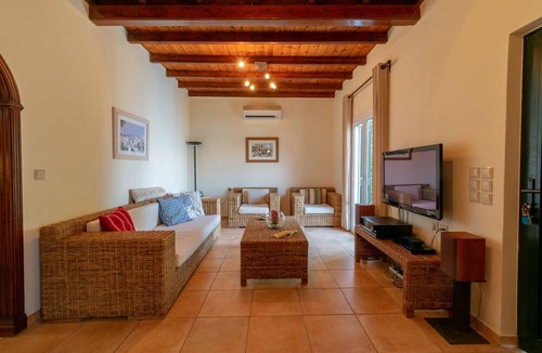 Dafnata Villa | Villa Benele