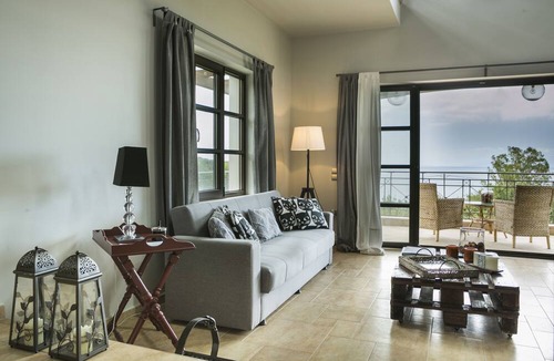 Karavados Villa | Filon Ktima Beachfront Upscale Villa