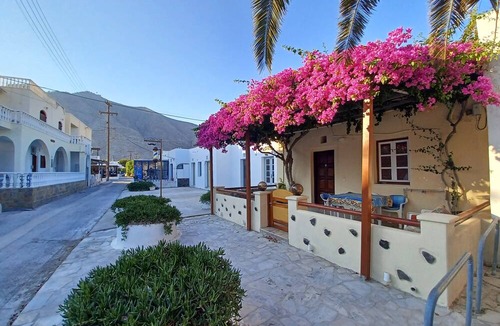 Perissa House | Evelina Pension