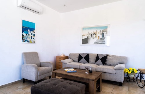 Pyrgos House | Aroma Cavas
