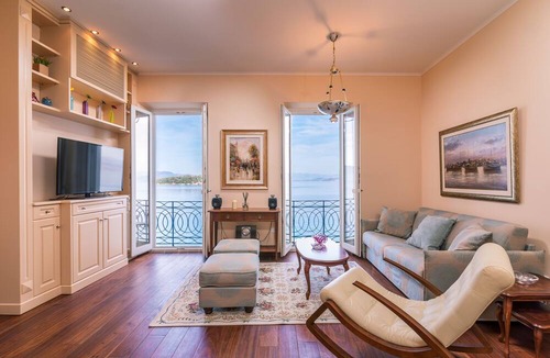 Old Town Apartment | Mouragia Luxury Seaview Suite by Konnect