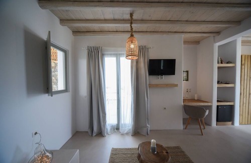 Kalafatis Hotel | Myconian Crown Suites by Mr and Mrs White