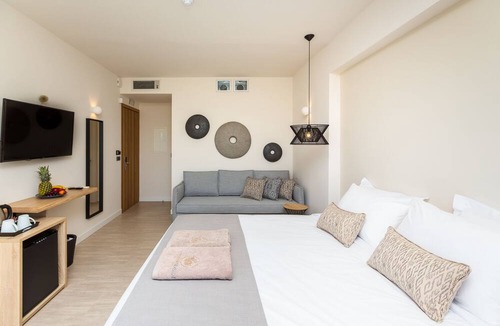 Plepi Hotel | 180 South Seaside Hotel
