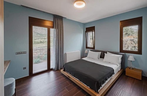 Lefkogeia Villa | Amorelia Casa