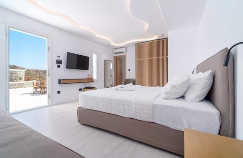 Glastros Bed & Breakfast | Le Ciel Suites & Villas